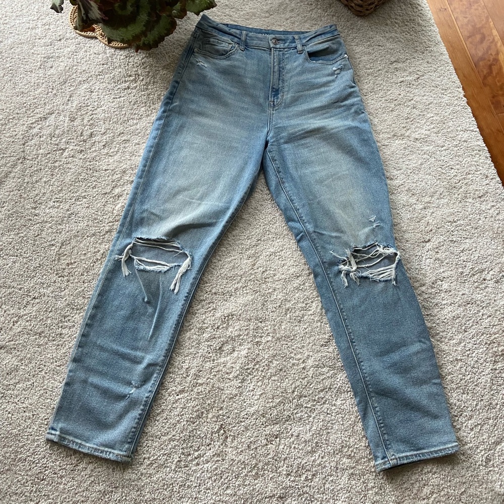 Distressed boyfriend jeans